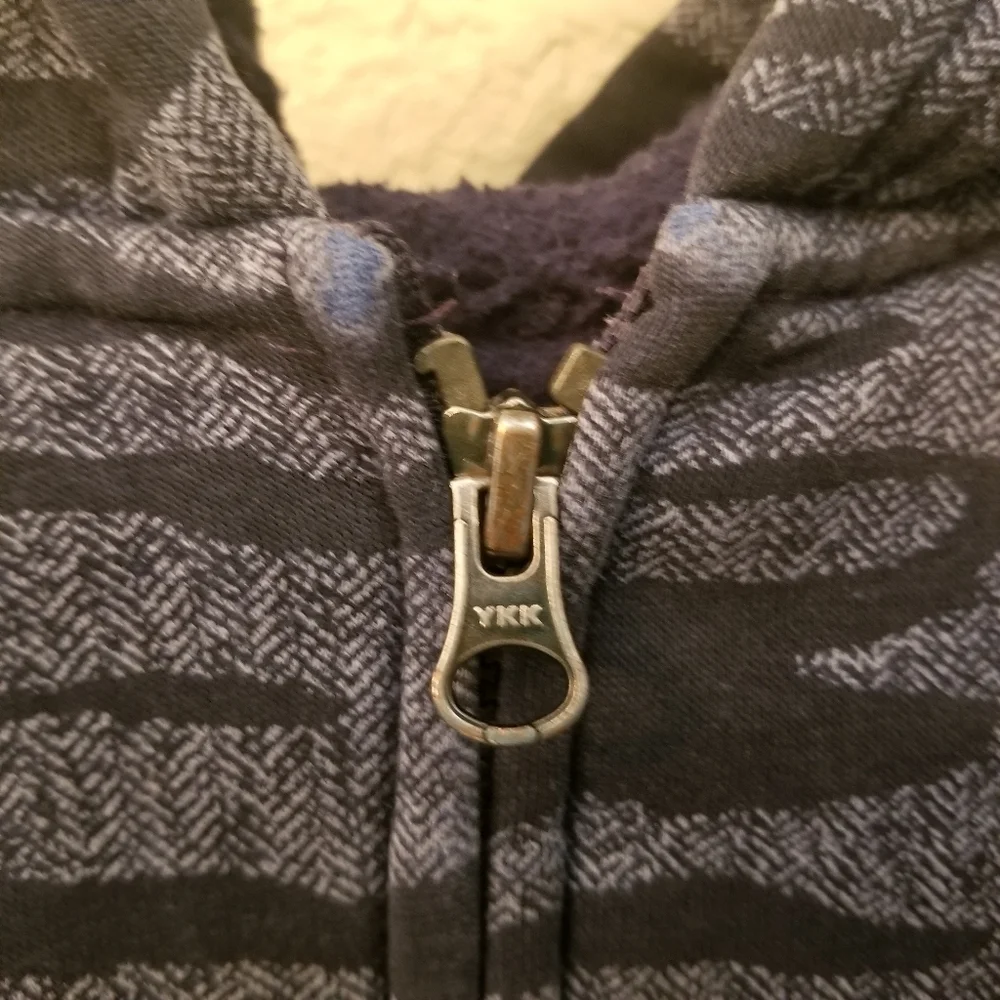 Children's Place navy blue camo sherpa lined zip up hoodie sweatshirt Size M 7/8